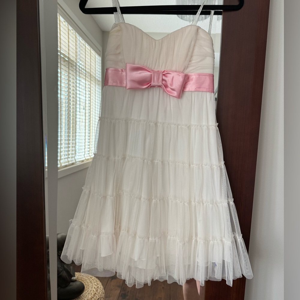 Laura petites prom dress